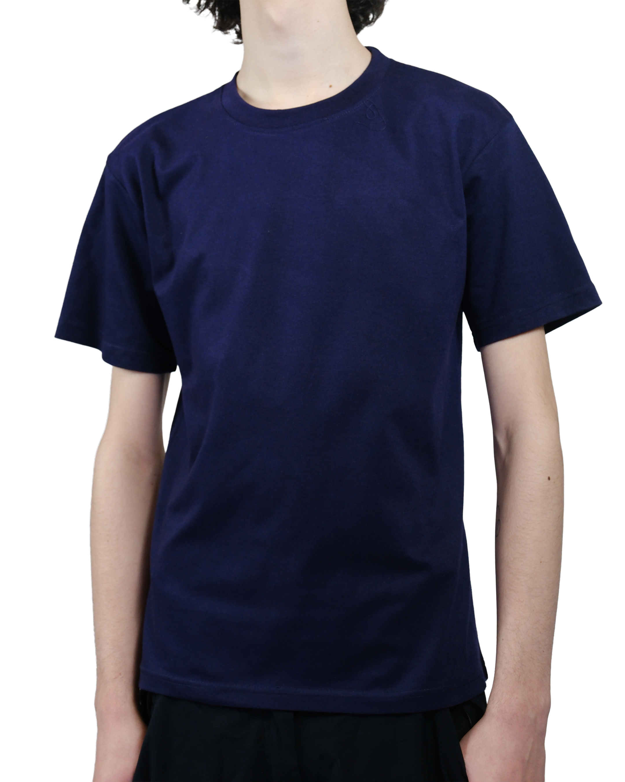 მუქი ლურჯი ბამბის მაისური — კლასიკური ფერი, ყოველდღიური ჩასაცმელი კომფორტით