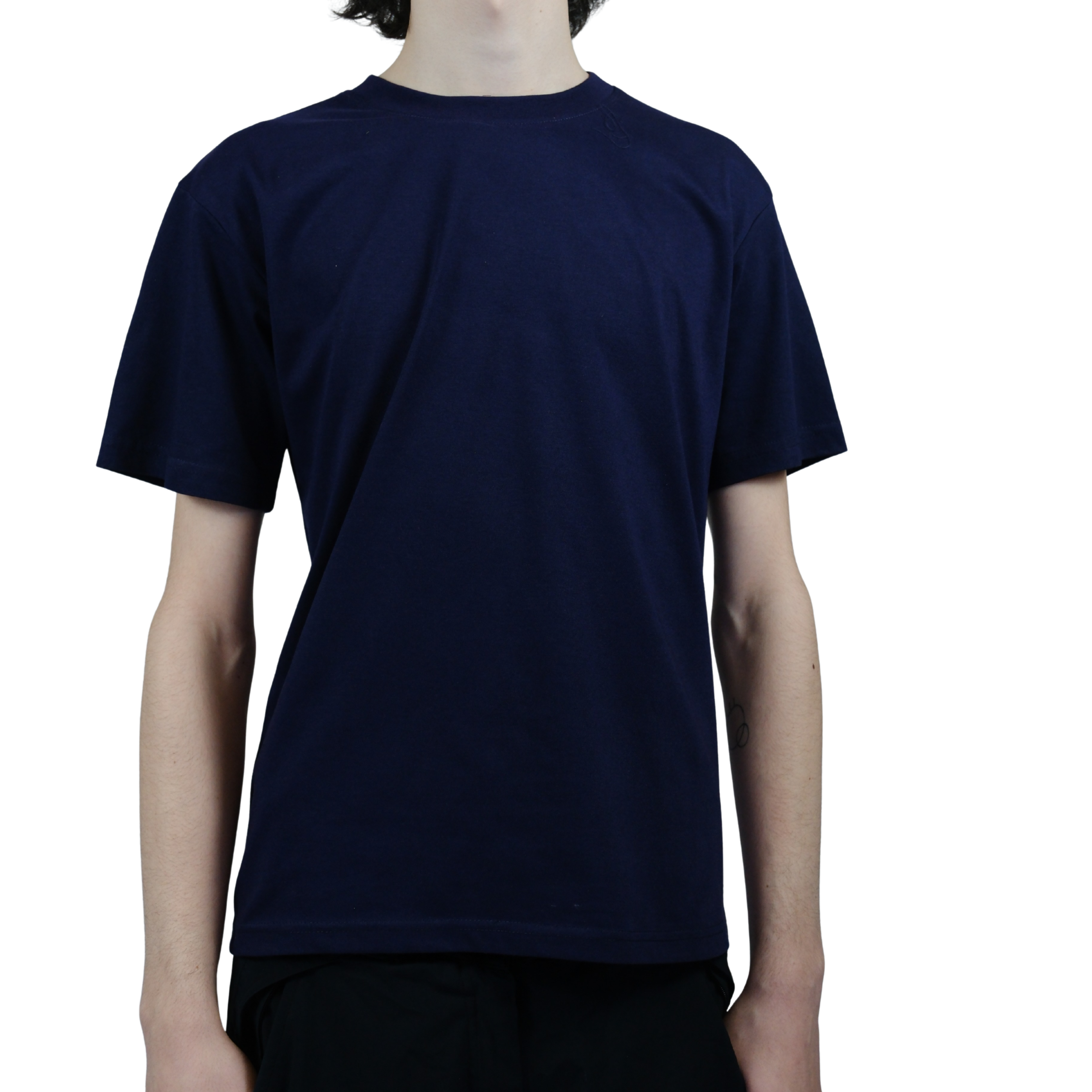 ღრმა ლურჯი მაისური რბილი ქსოვილით — შესაფერისია ყველა სეზონისთვის